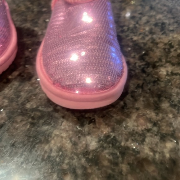 Little girls  pink sequined Uggs - Picture 6 of 7